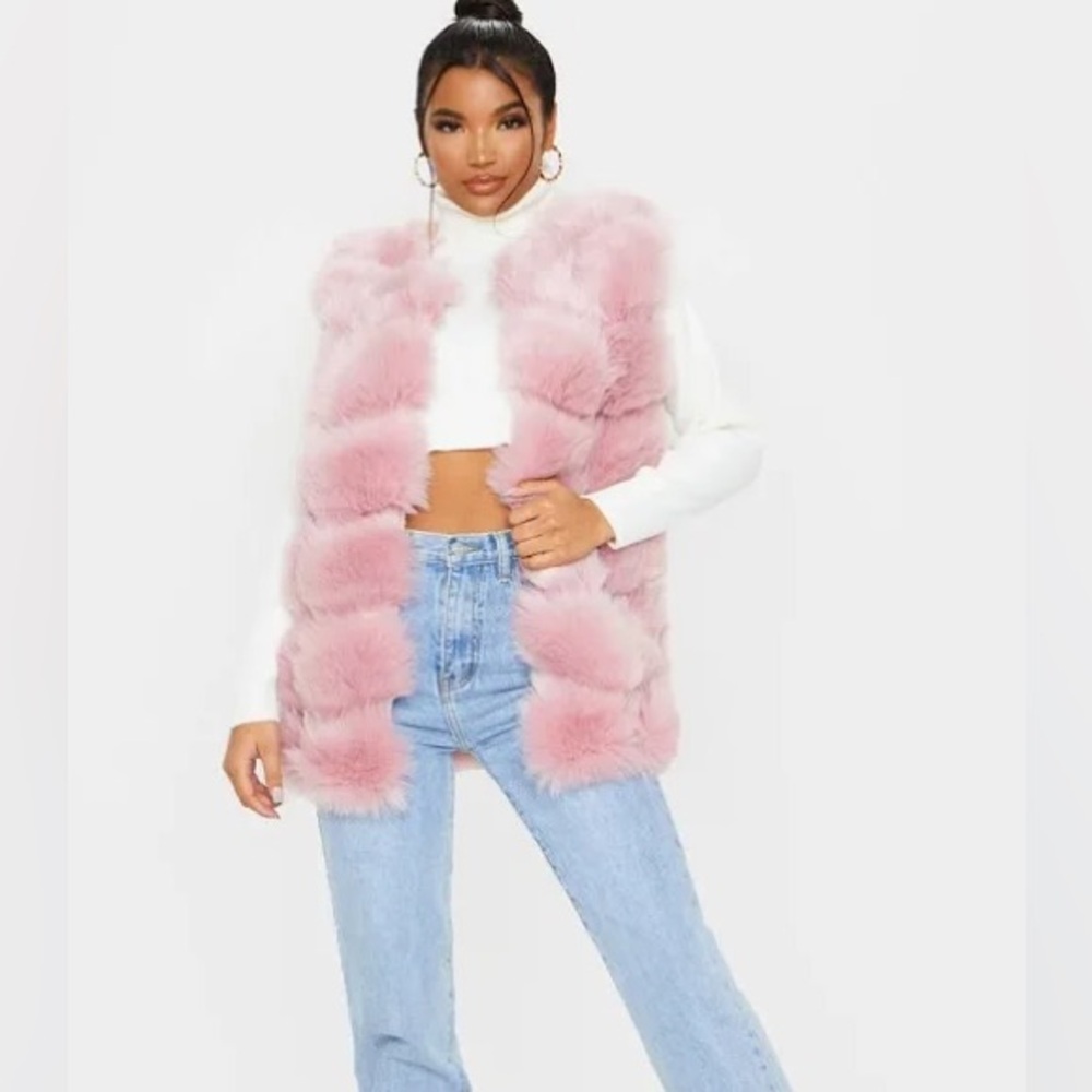 😍PRETTY LITTLE THING Pink Faux Fur Vest‼️